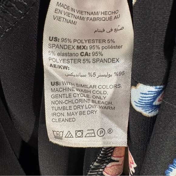 Chico’s Black 3/4 Sleeves Floral Tie Hem Top NWT - Picture 9 of 11